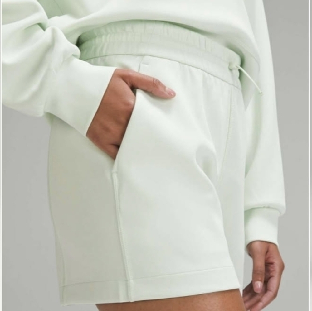 Lululemon Softstreme High-Rise Short 4" - Sz 4